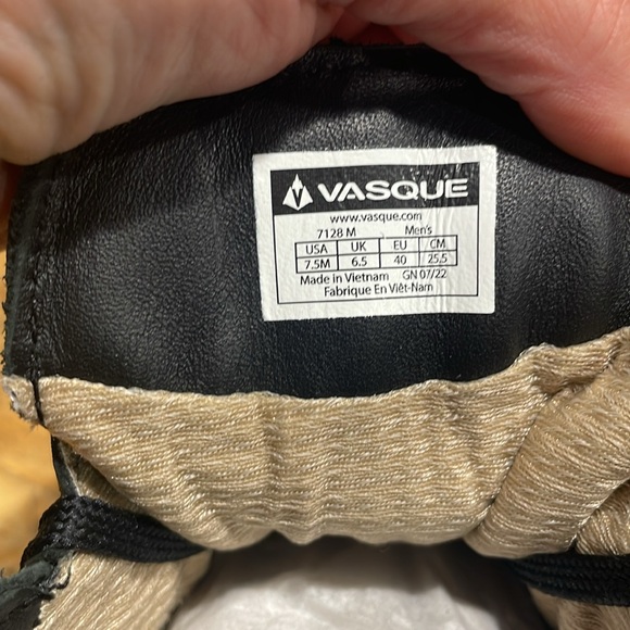 Brand new in box discontinued style 7128 Jet Black Vasque Sundowner Gore Tex. - Picture 5 of 6